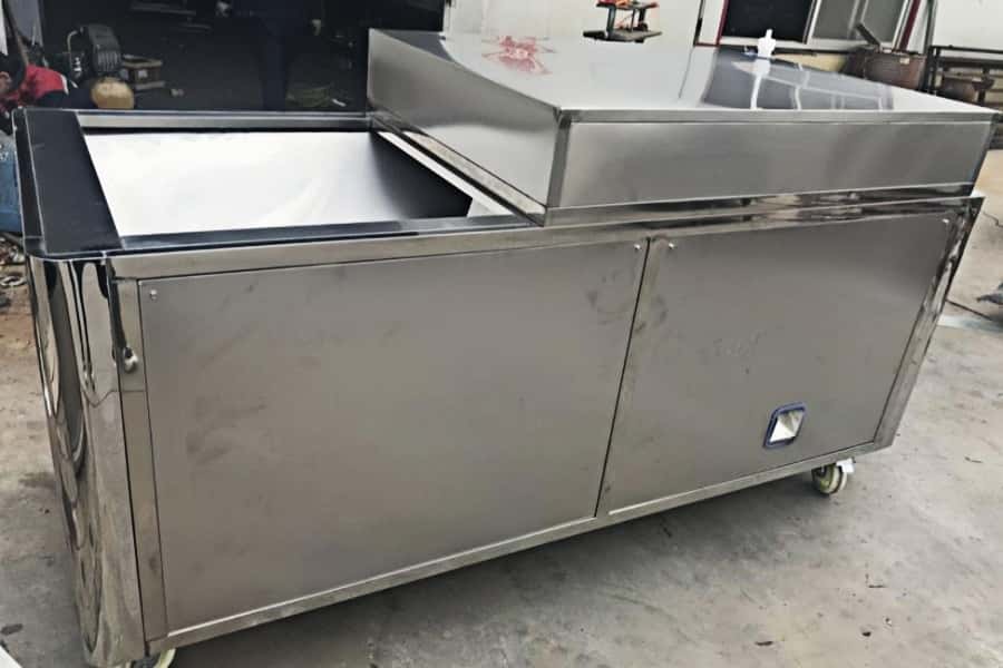 Automatic olive pitting machine